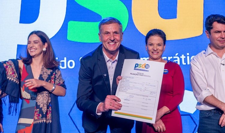 Luizão Goulart, secretário da Administração do governo Ratinho Junior se filia ao PSD Luizão Goulart, secretário da Administração do governo Ratinho Junior se filia ao PSD