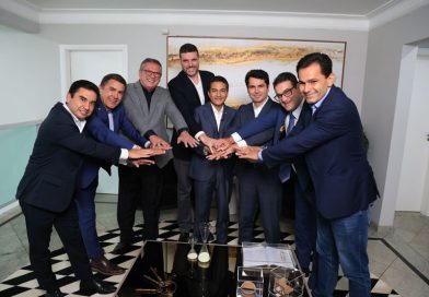 A convite de Alexandre Curi, Newton Bonin participa do ato de filiação ao Republicanos em Brasília