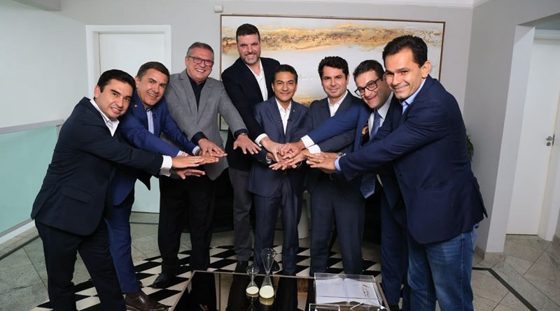 A convite de Alexandre Curi, Newton Bonin participa do ato de filiação ao Republicanos em Brasília