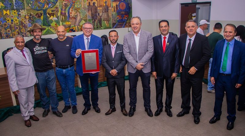 Newton Bonin recebe o título de Cidadão Honorário de Piraquara