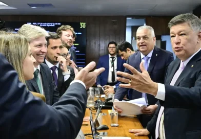 CPMI do INSS aprova quebra de sigilos bancários e fiscais do filho do presidente Lula