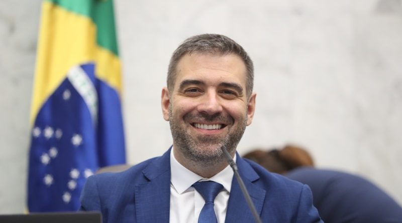 Deputado Denian Couto recebe título de cidadão honorário de Pinhais