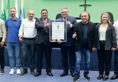 Pinhais concede Título de Cidadão Honorário ao empresário Newton Bonin, fundador da BeautyColor Pinhais concede Título de Cidadão Honorário ao empresário Newton Bonin, fundador da BeautyColor