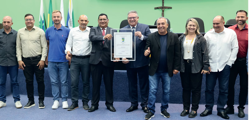 Pinhais concede Título de Cidadão Honorário ao empresário Newton Bonin, fundador da BeautyColor Pinhais concede Título de Cidadão Honorário ao empresário Newton Bonin, fundador da BeautyColor