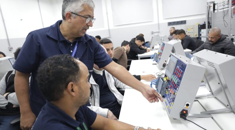 Senai Pinhais amplia estrutura de ensino e oferece qualificação em processos de produção Senai Pinhais amplia estrutura de ensino e oferece qualificação em processos de produção